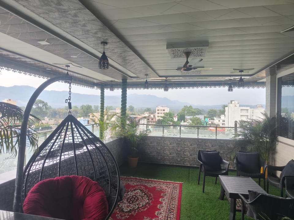 Sky view penthouse and 6 rooms , no lift Bed and Breakfast in Rishikesh