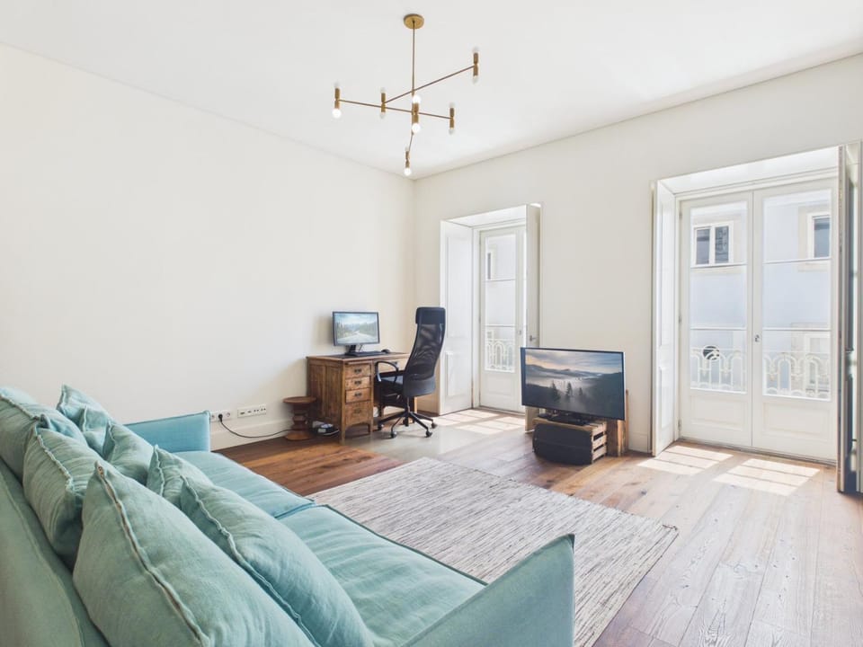 Mouraria Flat · Pool, Gym, Parking, Elevator & A/C | By Airnest Apartment in Lisbon