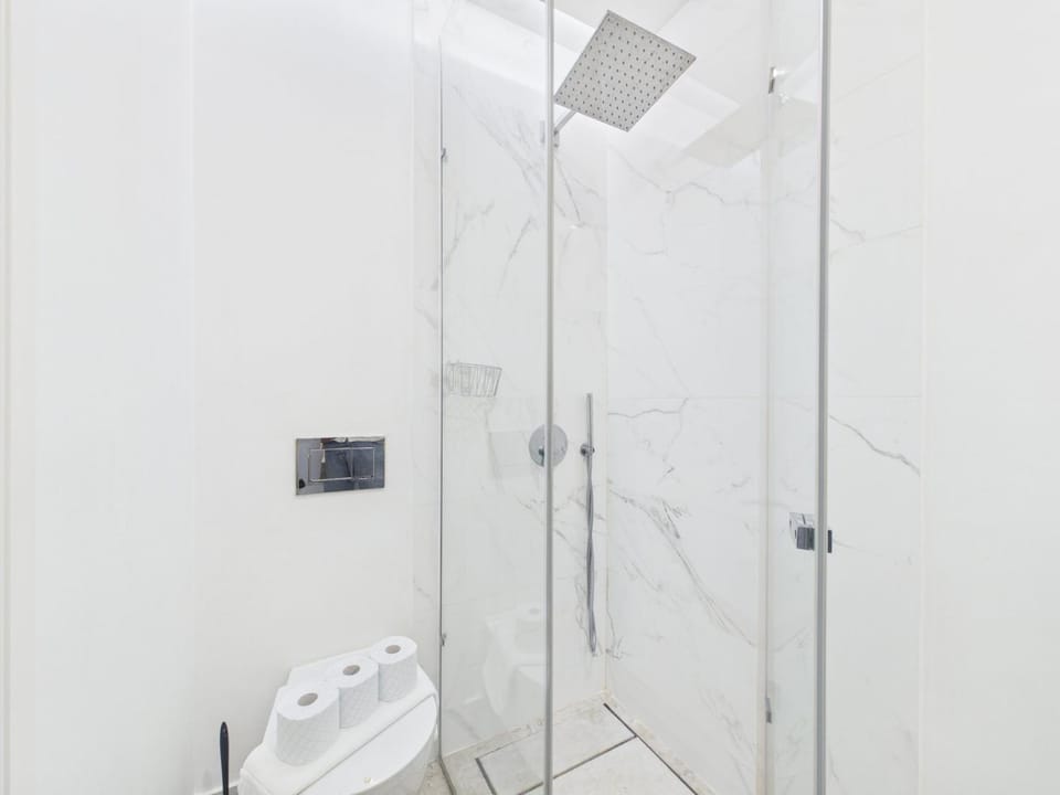 Mouraria Flat · Pool, Gym, Parking, Elevator & A/C | By Airnest Apartment in Lisbon