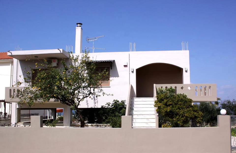 Solmáre Living House in Crete Region