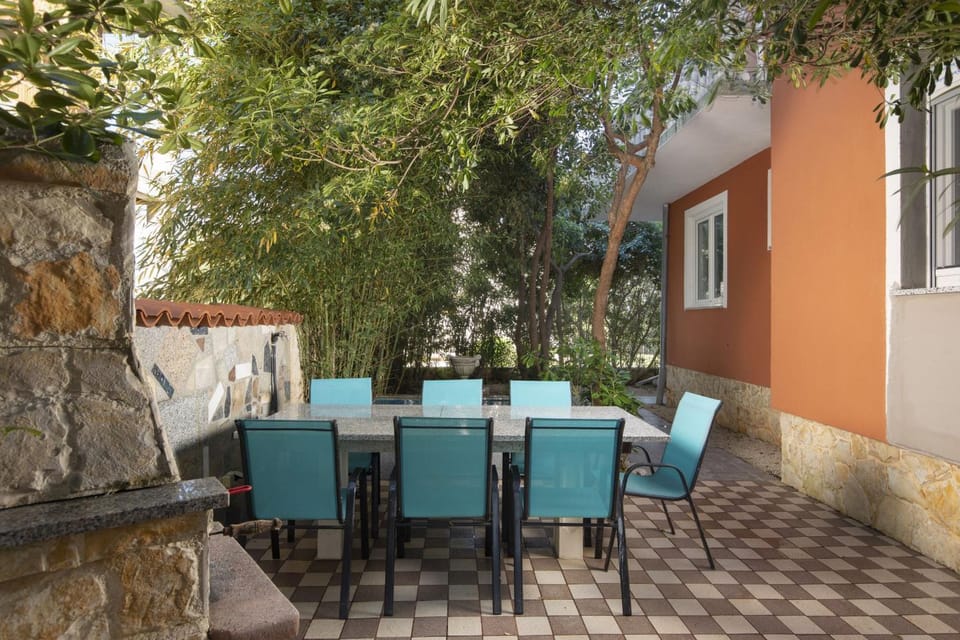 BBQ facilities, Dining area