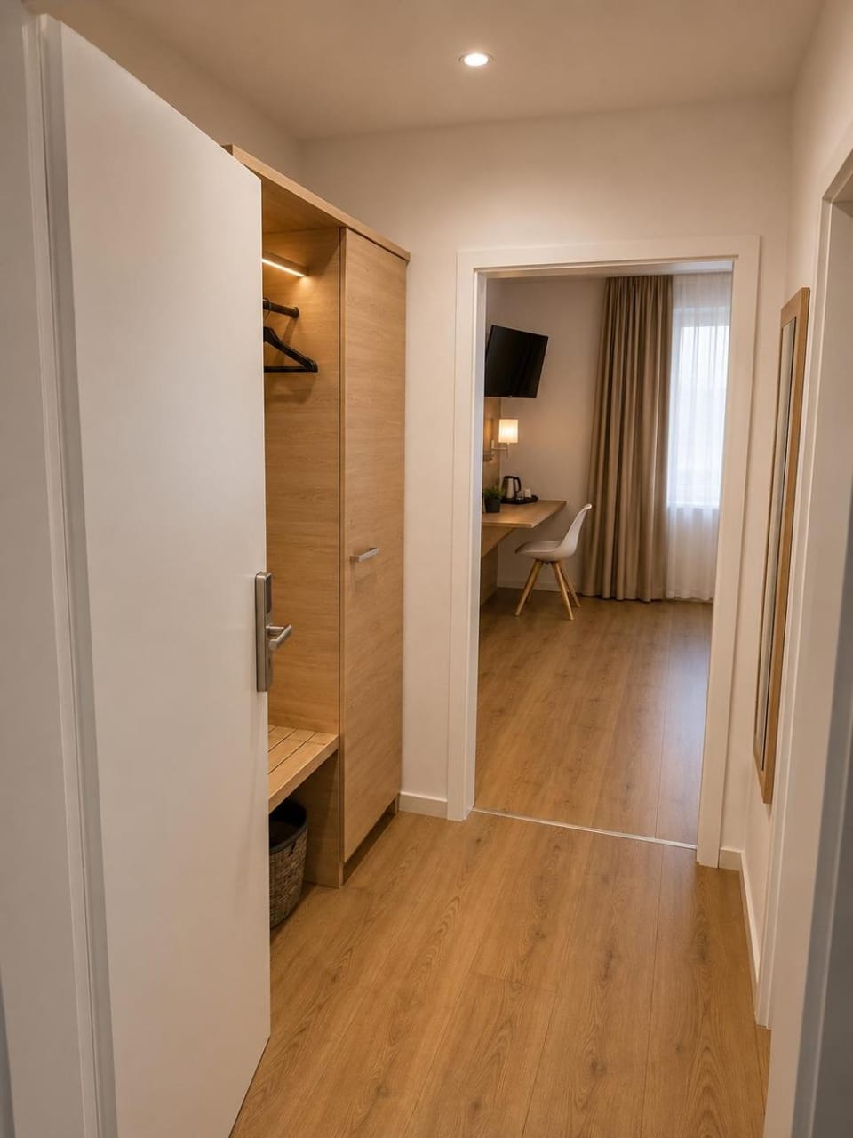 Photo of the whole room, Bedroom, wardrobe