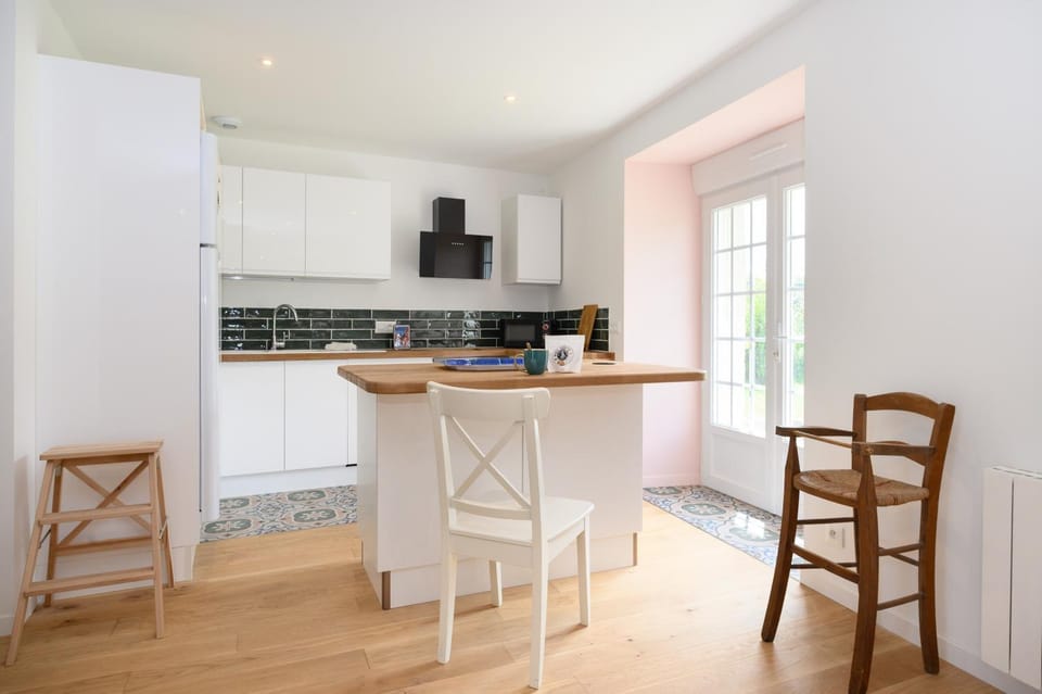 Property building, Kitchen or kitchenette, Living room