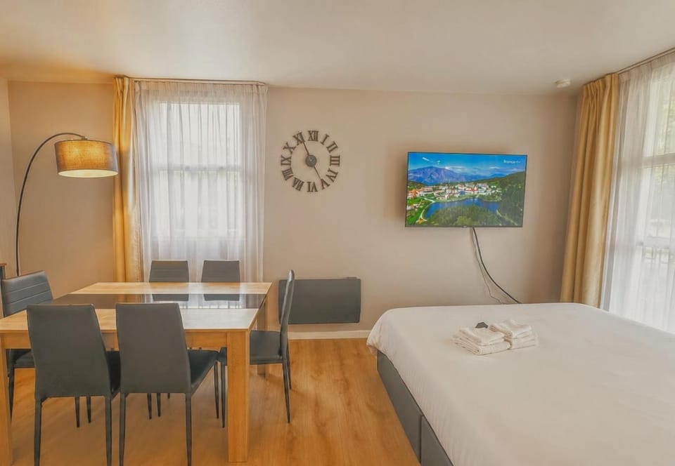 Bed, Living room