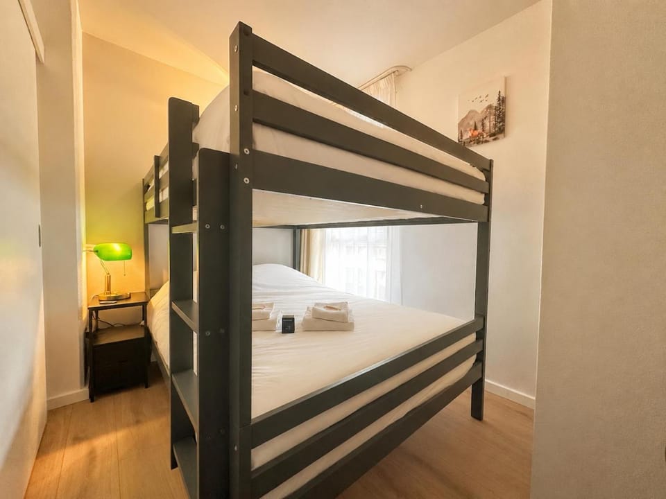 Bedroom, bunk bed