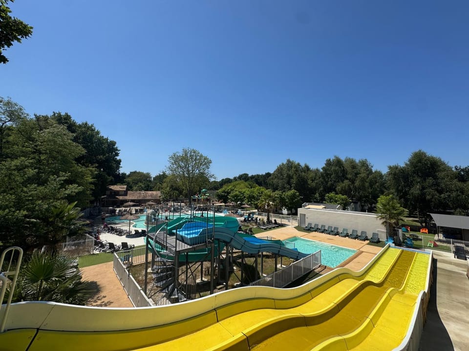 Camping Les Franquettes Campground/ 
RV Resort in Nouvelle-Aquitaine