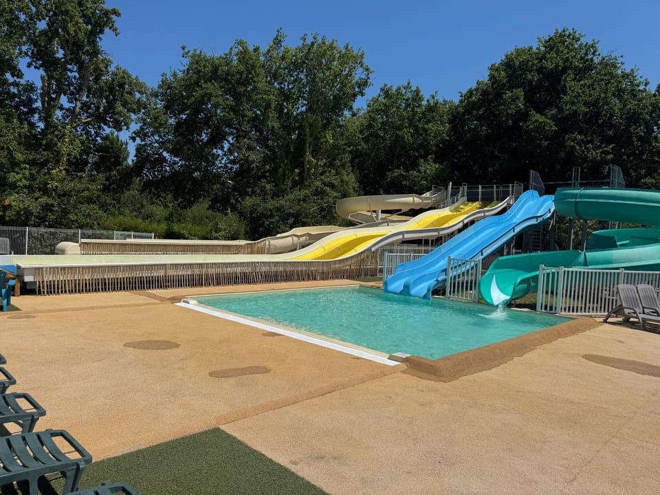 Camping Les Franquettes Campground/ 
RV Resort in Nouvelle-Aquitaine