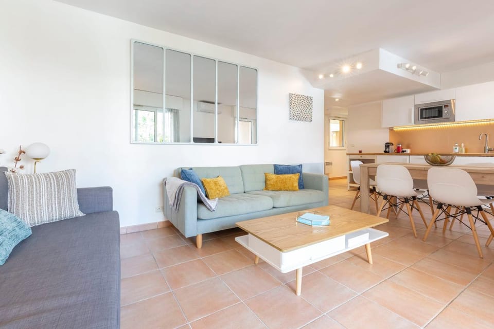 Palm Beach 3 BDR apartment with terrasse & parking close beaches House in Cannes