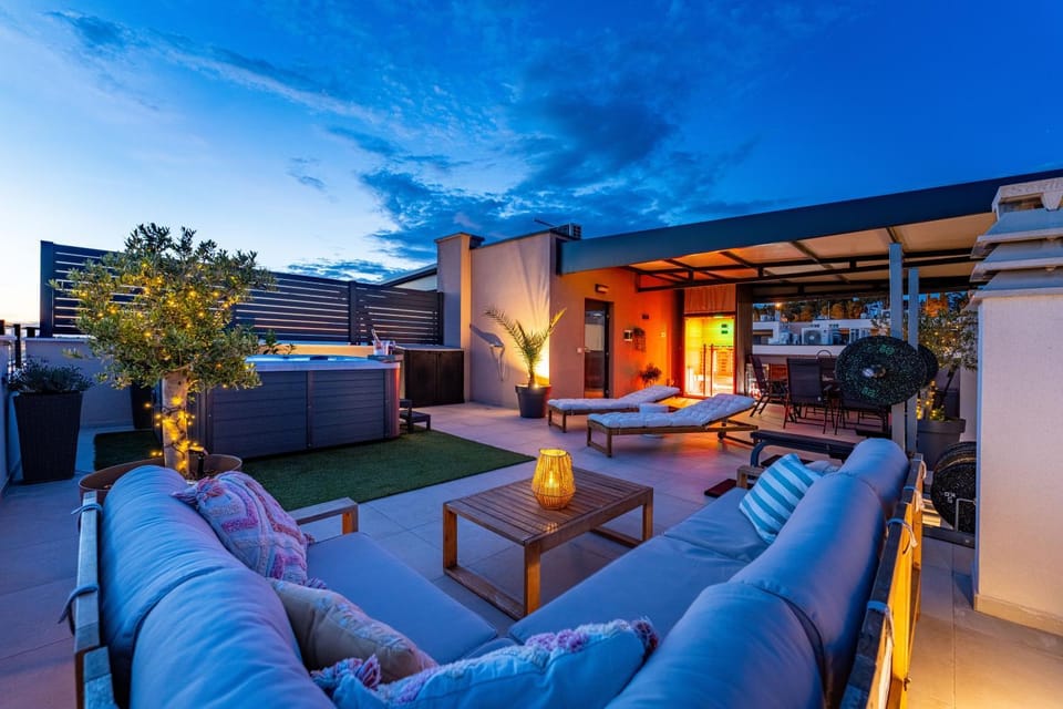 Night, Balcony/Terrace