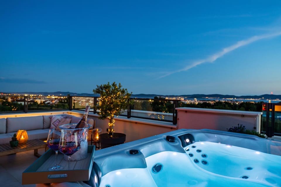 Hot Tub, Balcony/Terrace, Food and drinks