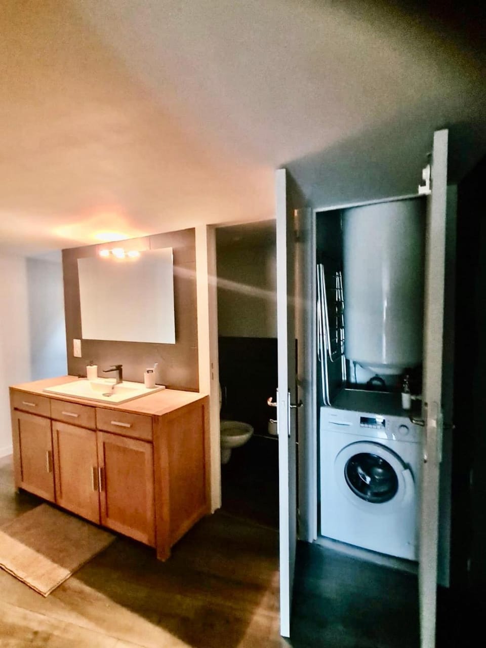Bathroom, washing machine