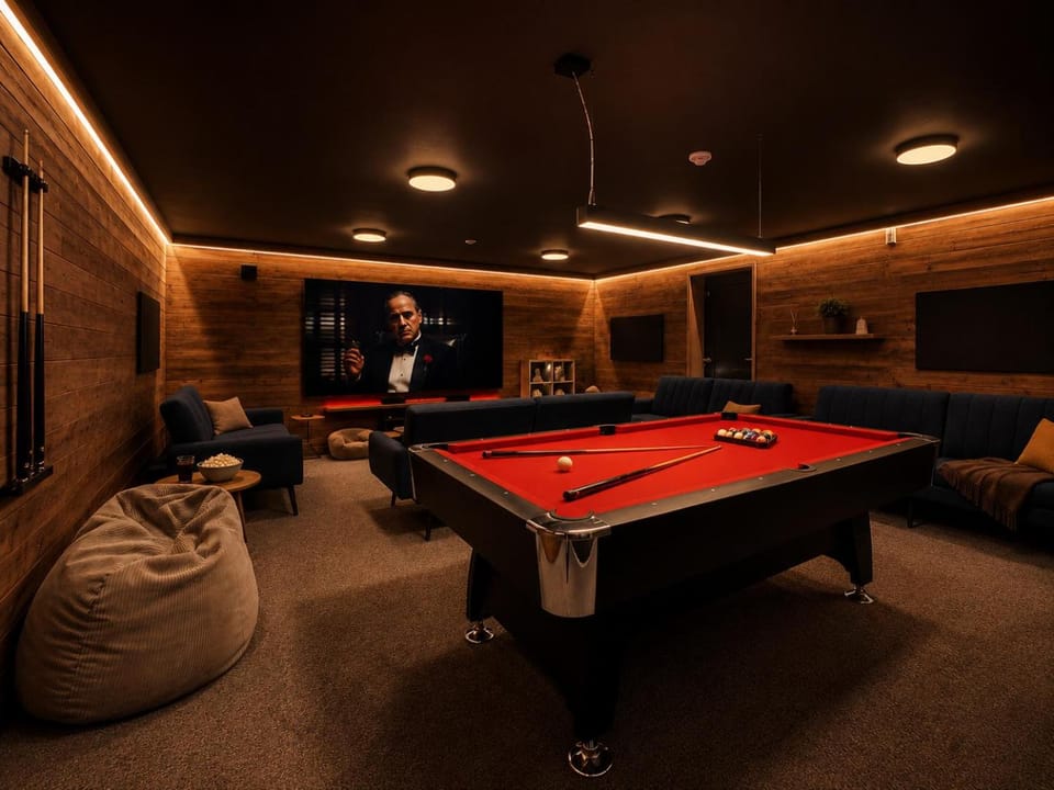 Communal lounge/ TV room, Billiard, Game Room