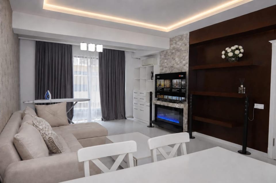 Dining area, Food