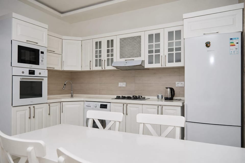 Dining area, Food