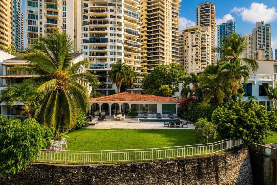 Property building, Day, Natural landscape, Garden, Garden, View (from property/room), City view, Garden view, Location
