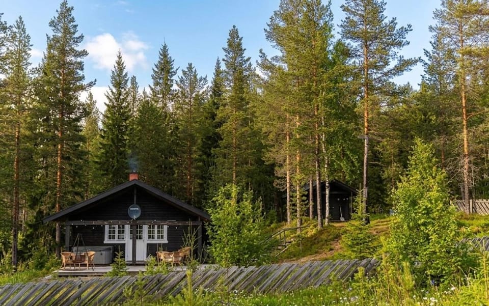 Moderne hytte, Jacuzzi, Wifi, 6 soveplasser, Bilvei helt frem House in Innlandet