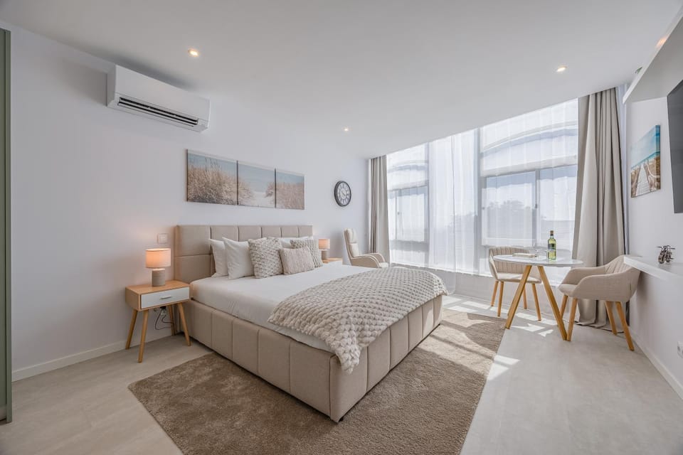 Bed, Bedroom, air conditioner