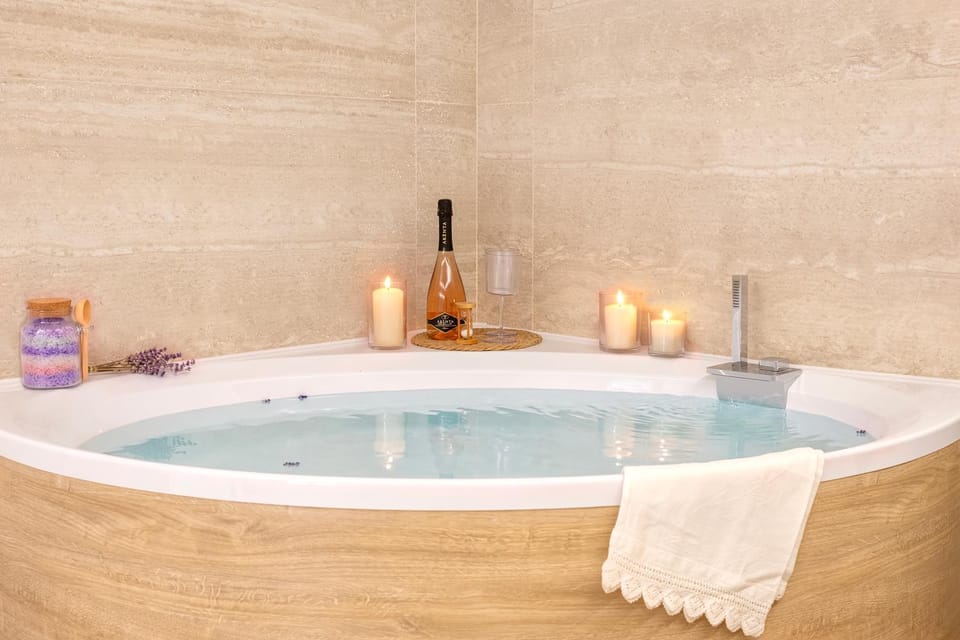 Hot Tub, Bedroom