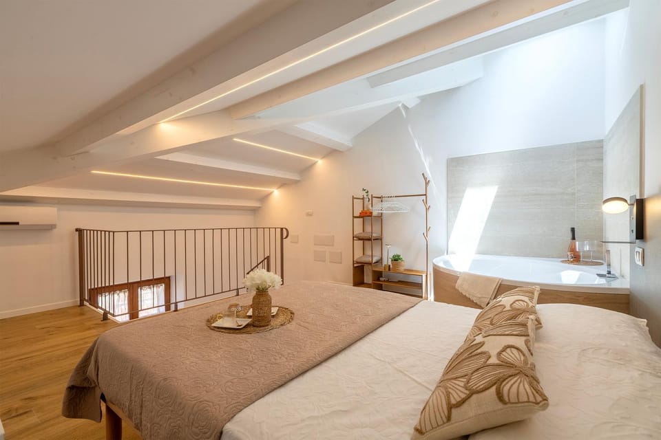 Bed, Hot Tub, Bedroom