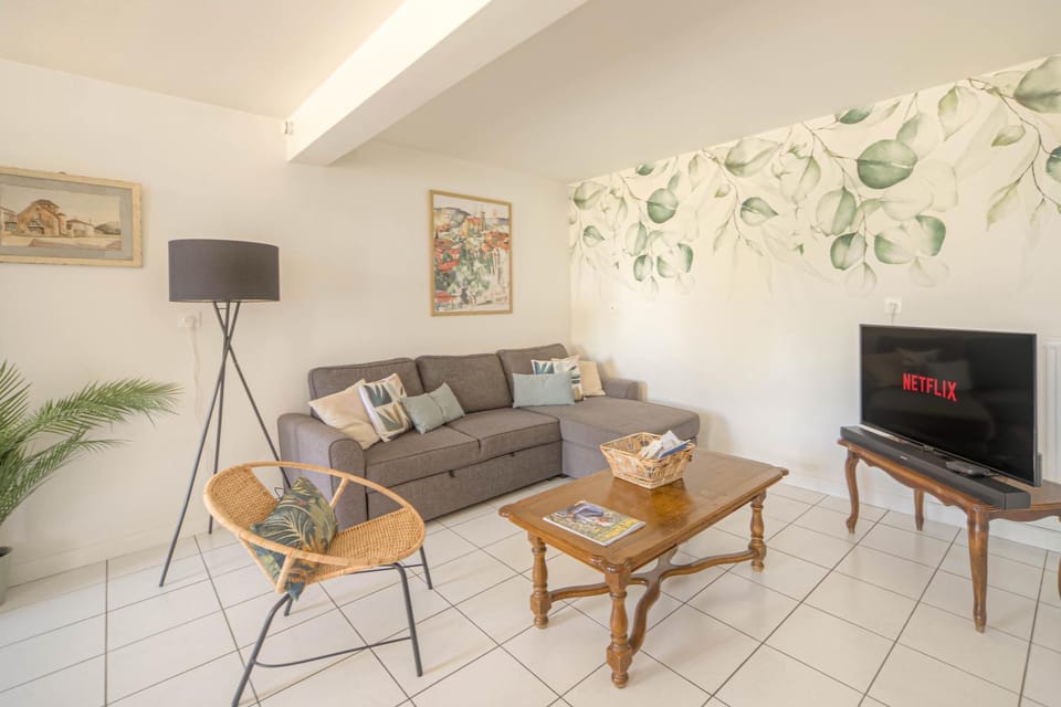 Communal lounge/ TV room, TV and multimedia, Living room