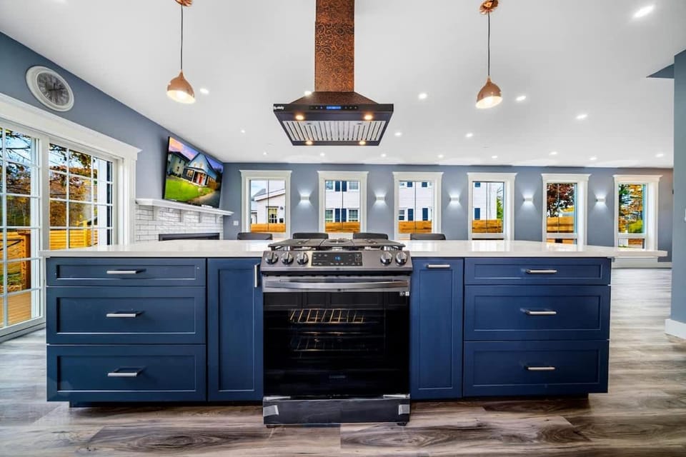 Luxe Coastal Retreat with Hot Tub & Fire Pit House in Falmouth