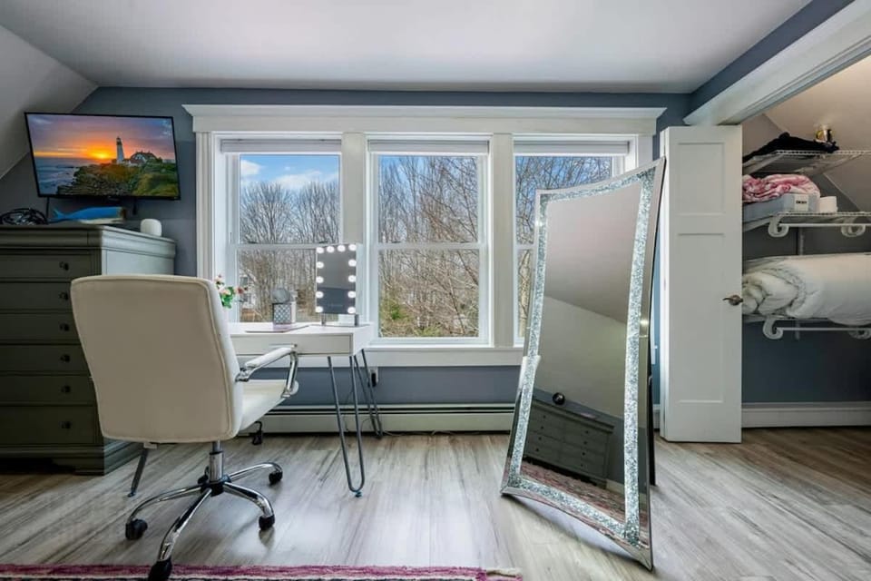 Luxe Coastal Retreat with Hot Tub & Fire Pit House in Falmouth