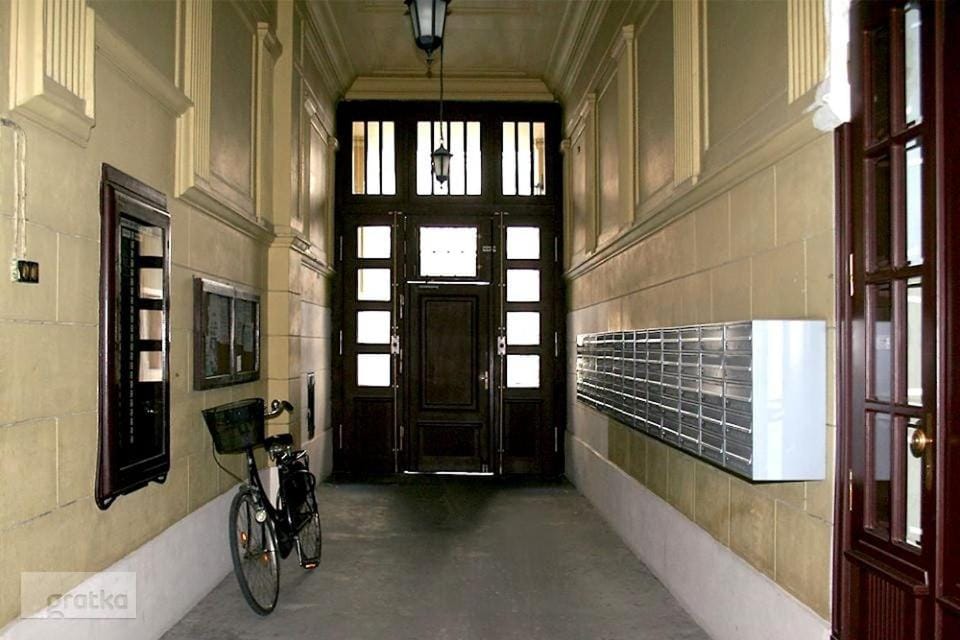 Lazienki park Bagatela street Top floor with lift Apartment in Warsaw