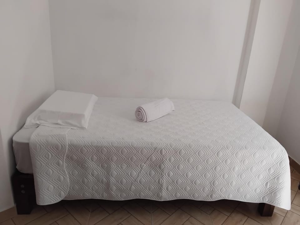 Bed, towels