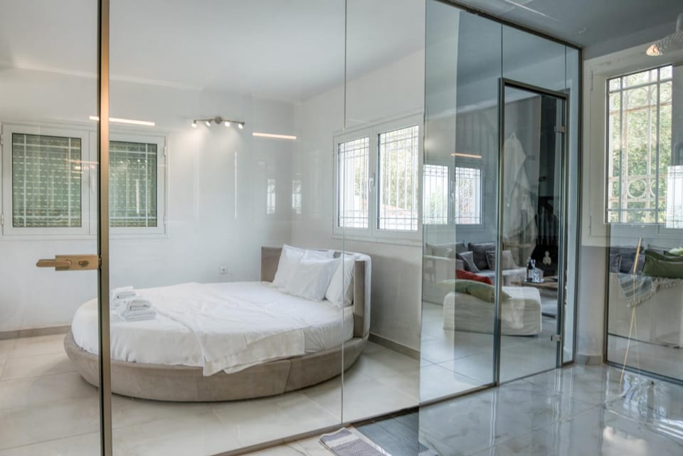 Bed, Bathroom, Photo of the whole room, Bedroom, towels