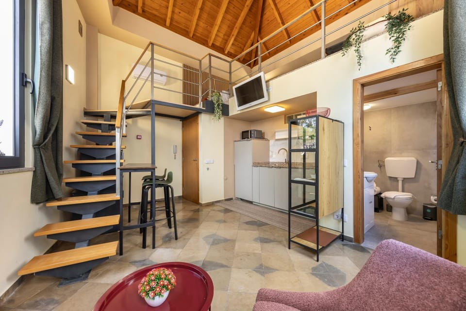 Kitchen or kitchenette, Living room