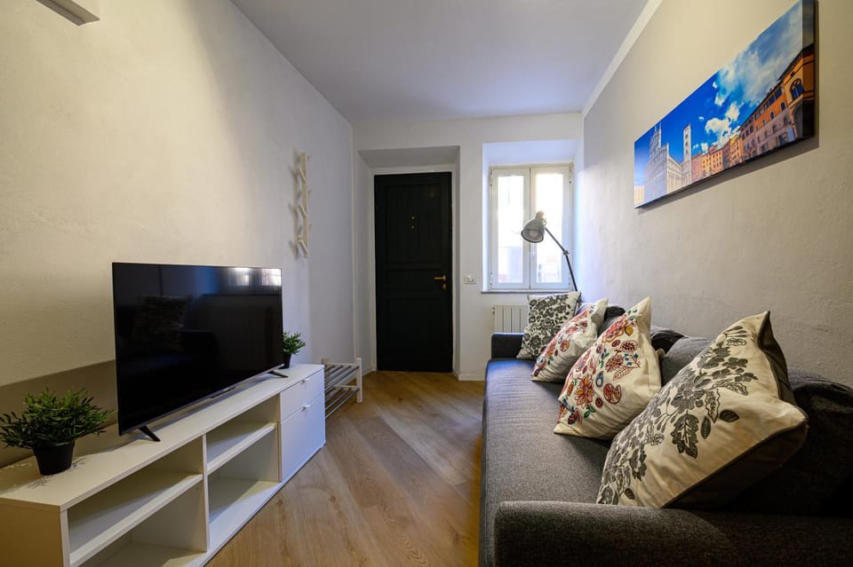 TV and multimedia, Living room, Evening entertainment