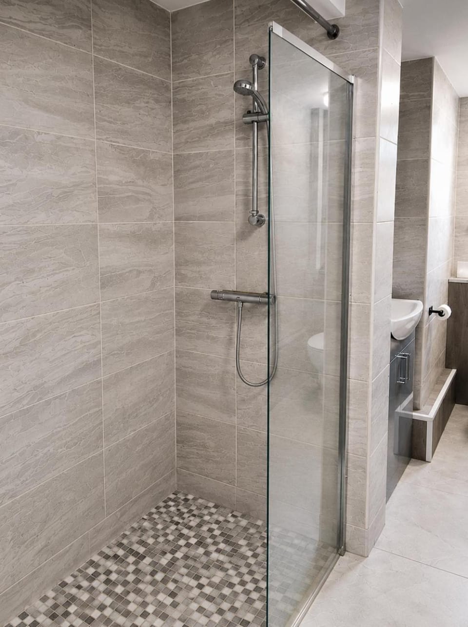Shower, Toilet