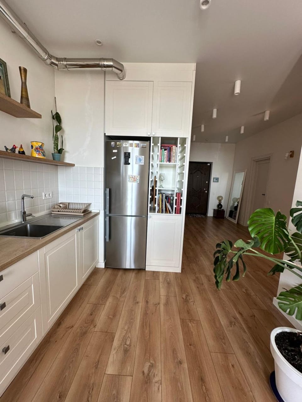 White & Wood apartments by the sea Apartment in Odessa