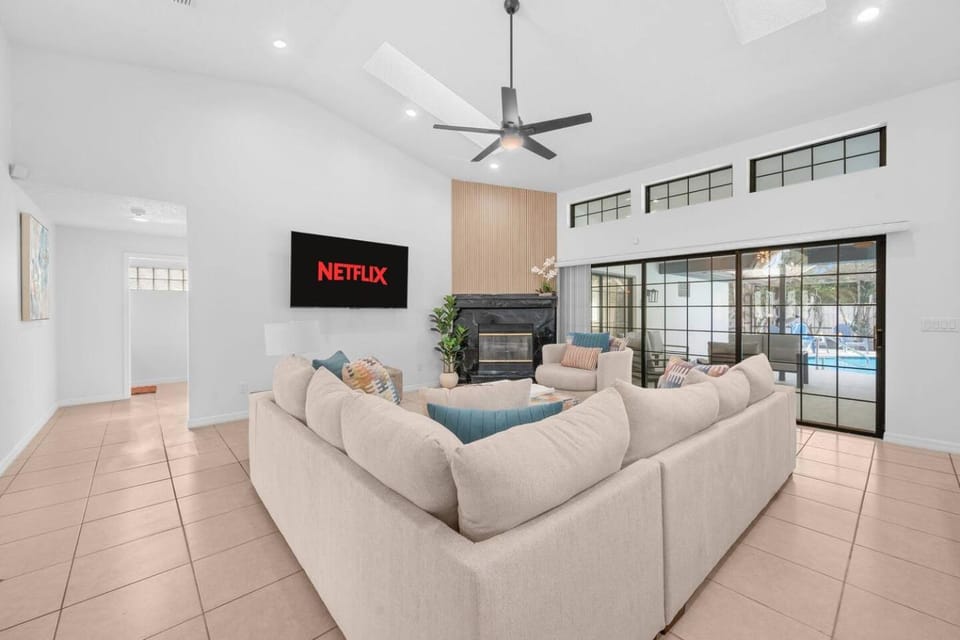 Private Pool Oasis w/ Game Room & Outdoor Kitchen House in Palm Coast