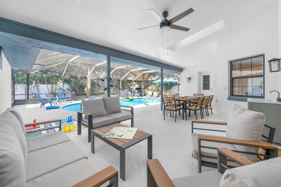Private Pool Oasis w/ Game Room & Outdoor Kitchen House in Palm Coast
