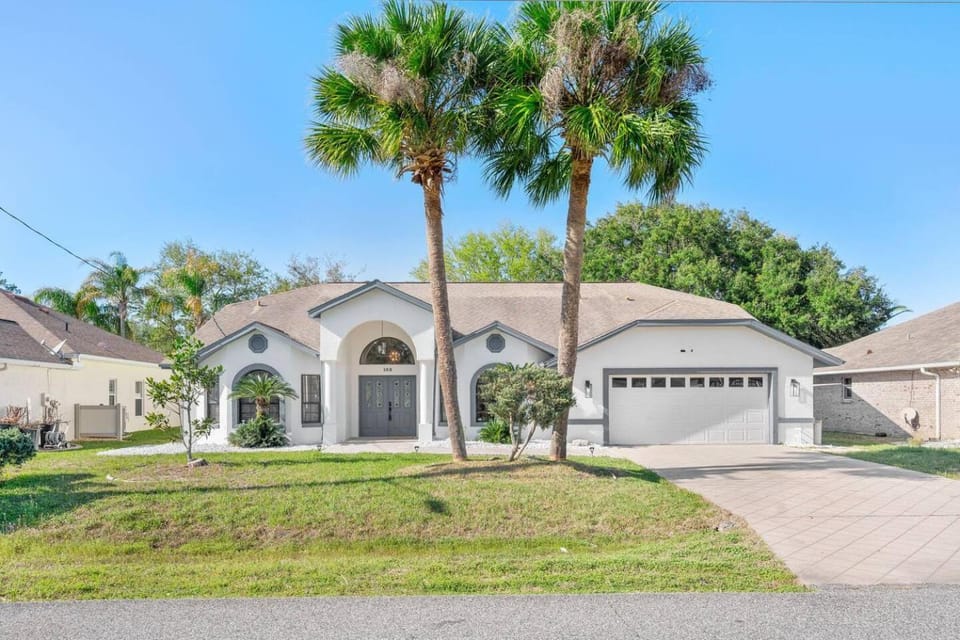 Private Pool Oasis w/ Game Room & Outdoor Kitchen House in Palm Coast