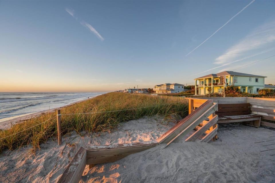 Flagler Ocean Views, Game Room & Beach Supplies House in Flagler Beach