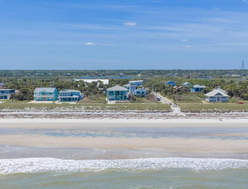 Flagler Ocean Views, Game Room & Beach Supplies House in Flagler Beach