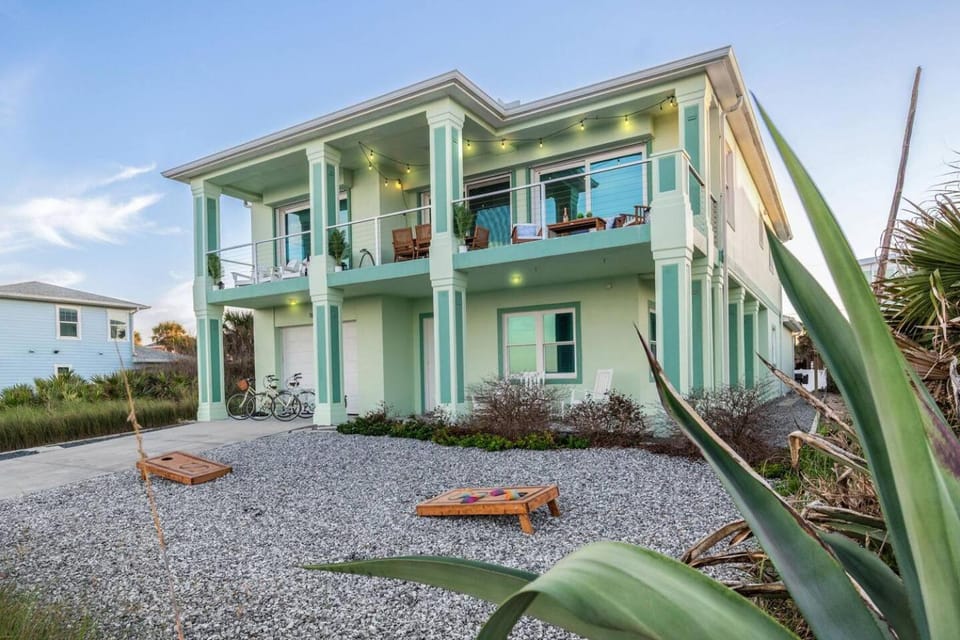 Flagler Ocean Views, Game Room & Beach Supplies House in Flagler Beach