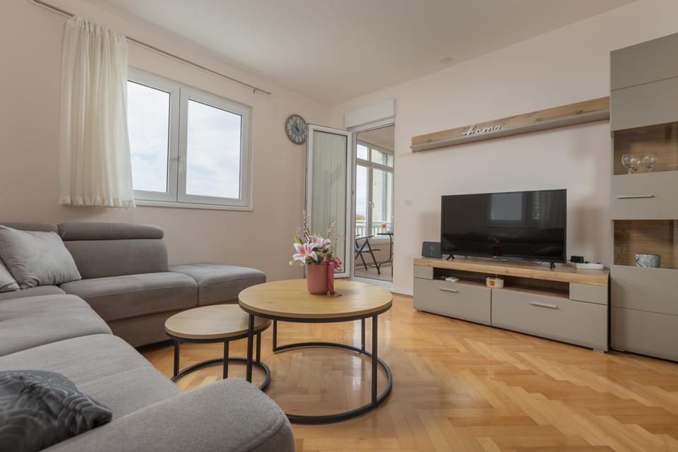 Communal lounge/ TV room, TV and multimedia, Living room, Seating area