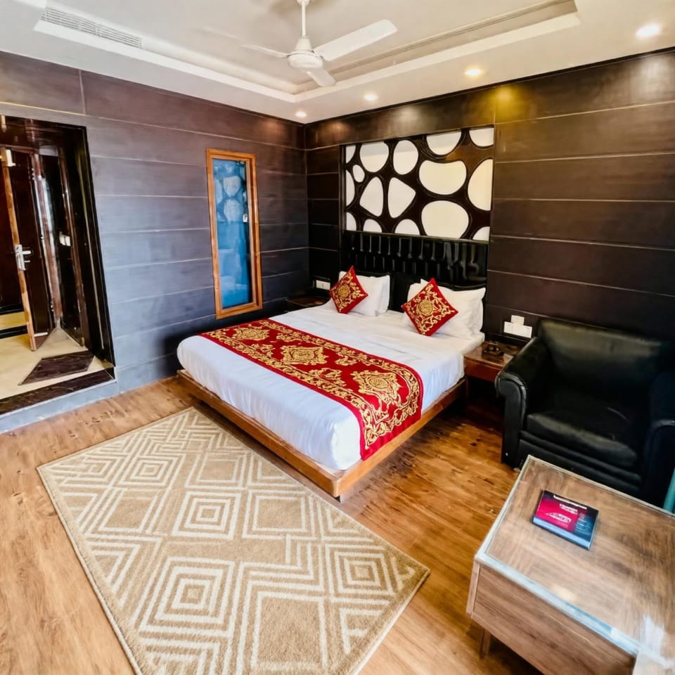 Bed, Living room, Photo of the whole room, Seating area, Bedroom, wardrobe