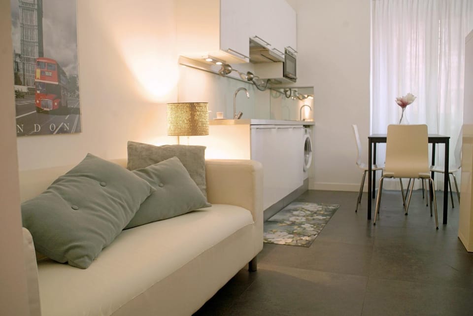 Kitchen or kitchenette, Seating area
