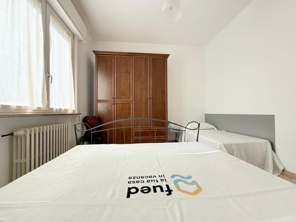 SE238 - Marotta, quadrilocale con corte privata Apartment in Marotta
