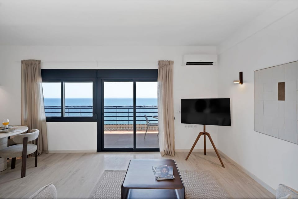 TV and multimedia, View (from property/room), Balcony/Terrace, Living room, Seating area, Dining area