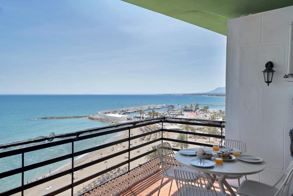 Day, Natural landscape, View (from property/room), Balcony/Terrace, Dining area, Sea view