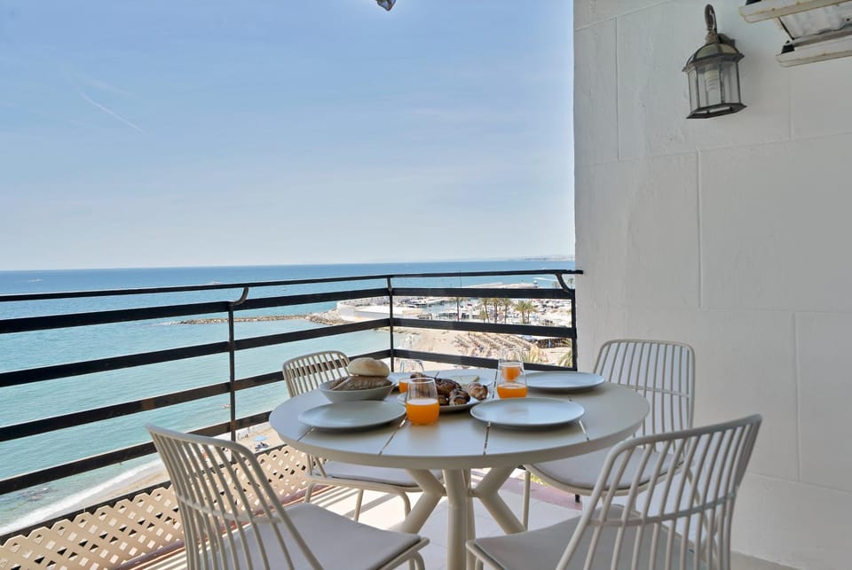 Natural landscape, View (from property/room), Balcony/Terrace, Seating area, Sea view