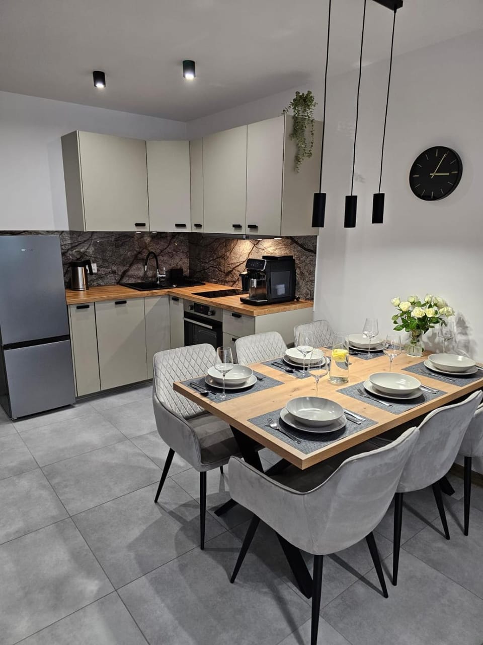 Kitchen or kitchenette, Dining area, dishwasher
