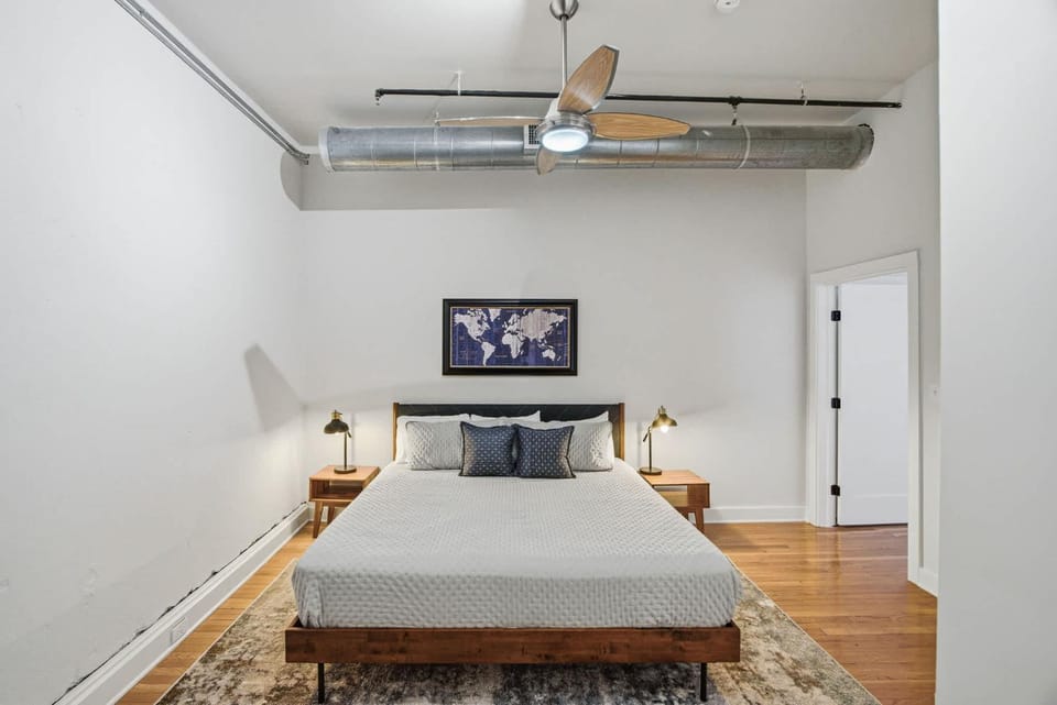 Historic Loft Sleeps 4 Near Downtown Knoxville Apartment in Knoxville