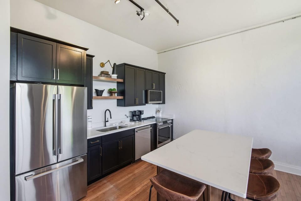 Historic Loft Sleeps 4 Near Downtown Knoxville Apartment in Knoxville