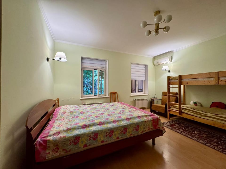 Уютный дом с террасой и садом между центром Еревана и аэропортом House in Yerevan